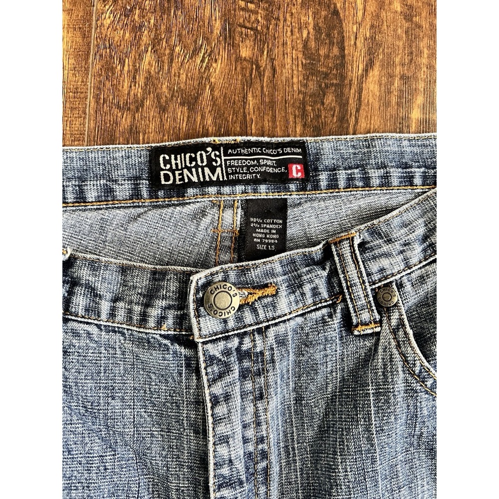 Chicos Denim Womens Jeans Size 1.5 Dark Acid Wash - Picture 3 of 7